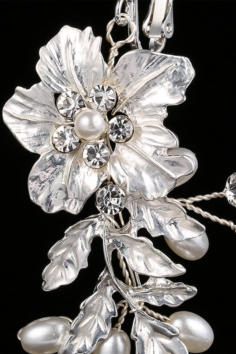 Carica l&#39;immagine nel visualizzatore di Gallery, Clip per orecchio da sposa a fiore bianco