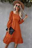 Abito casual midi a maniche lunghe con scollo quadrato arancione