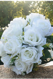 Bouquet di damigella d'onore rosa bianca