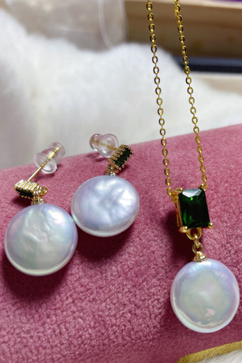 Orecchini e collana di perle bianche