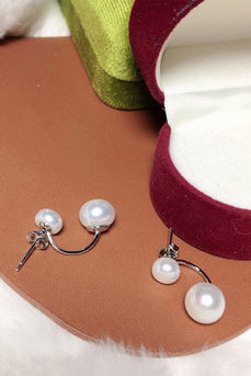 Orecchini semplici di perle bianche