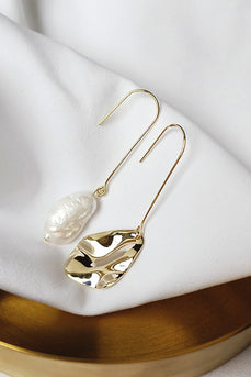 Orecchini asimmetrici a perle a forma di barocco naturale