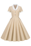 A Linea V Neck Blush Vintage Dress con Bottone