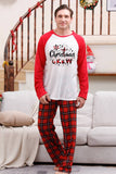 Set di pigiami natalizi per famiglie abbinati a quadri rossi