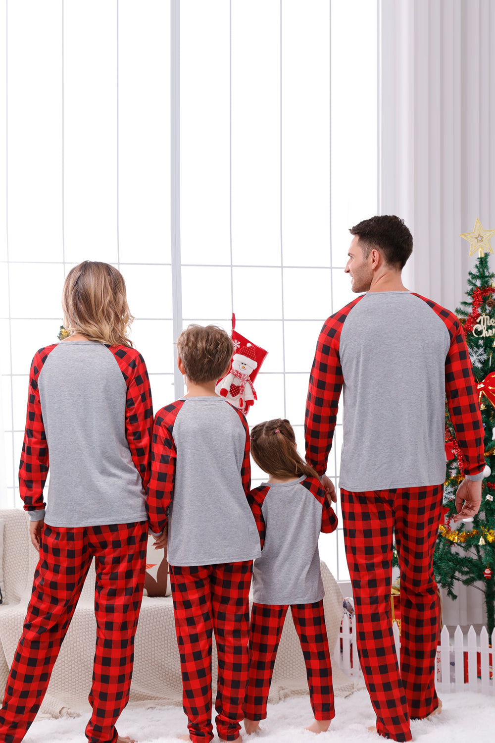 Pigiama natalizio abbinato per famiglie con plaid rosso Pigiama natalizio abbinato per famiglie con plaid rosso