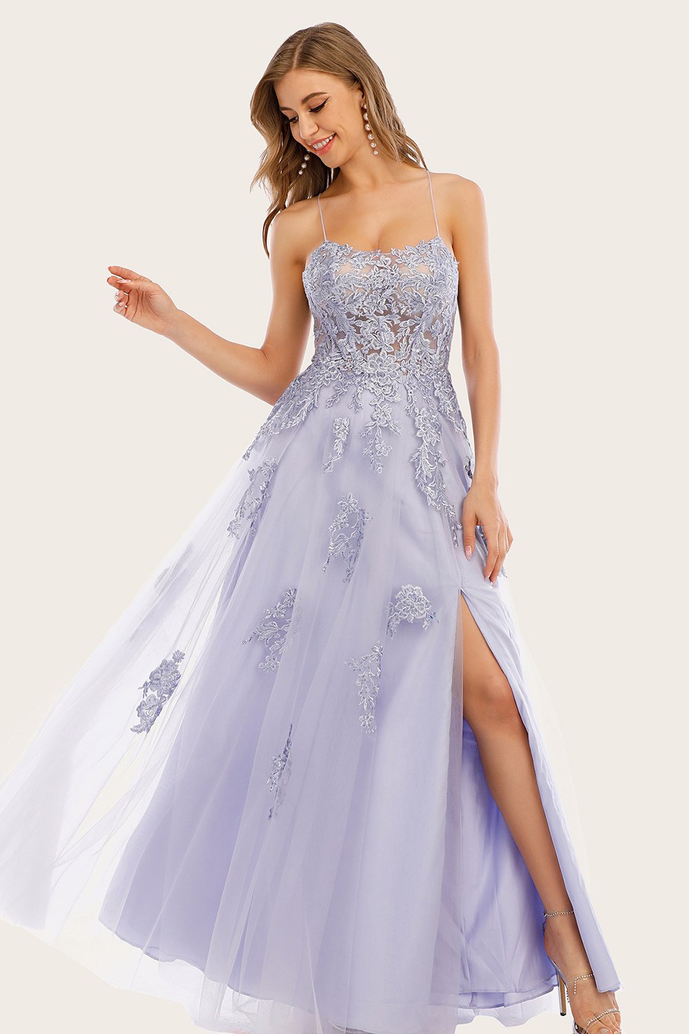 Abito da ballo lungo in tulle lavanda con pizzo