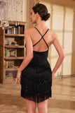 Guaina Spaghetti Straps Paillettes nere in rilievo 1920s Dress con frange