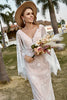 Carica l&#39;immagine nel visualizzatore di Gallery, Avorio e champagne pizzo Boho abito da sposa con mantella