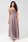 Certificabilmente chic Una linea Spaghetti Straps Dusty Pink Long Bridesmaid Dress con perline