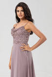 Certificabilmente chic Una linea Spaghetti Straps Dusty Pink Long Bridesmaid Dress con perline