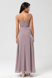 Certificabilmente chic Una linea Spaghetti Straps Dusty Pink Long Bridesmaid Dress con perline