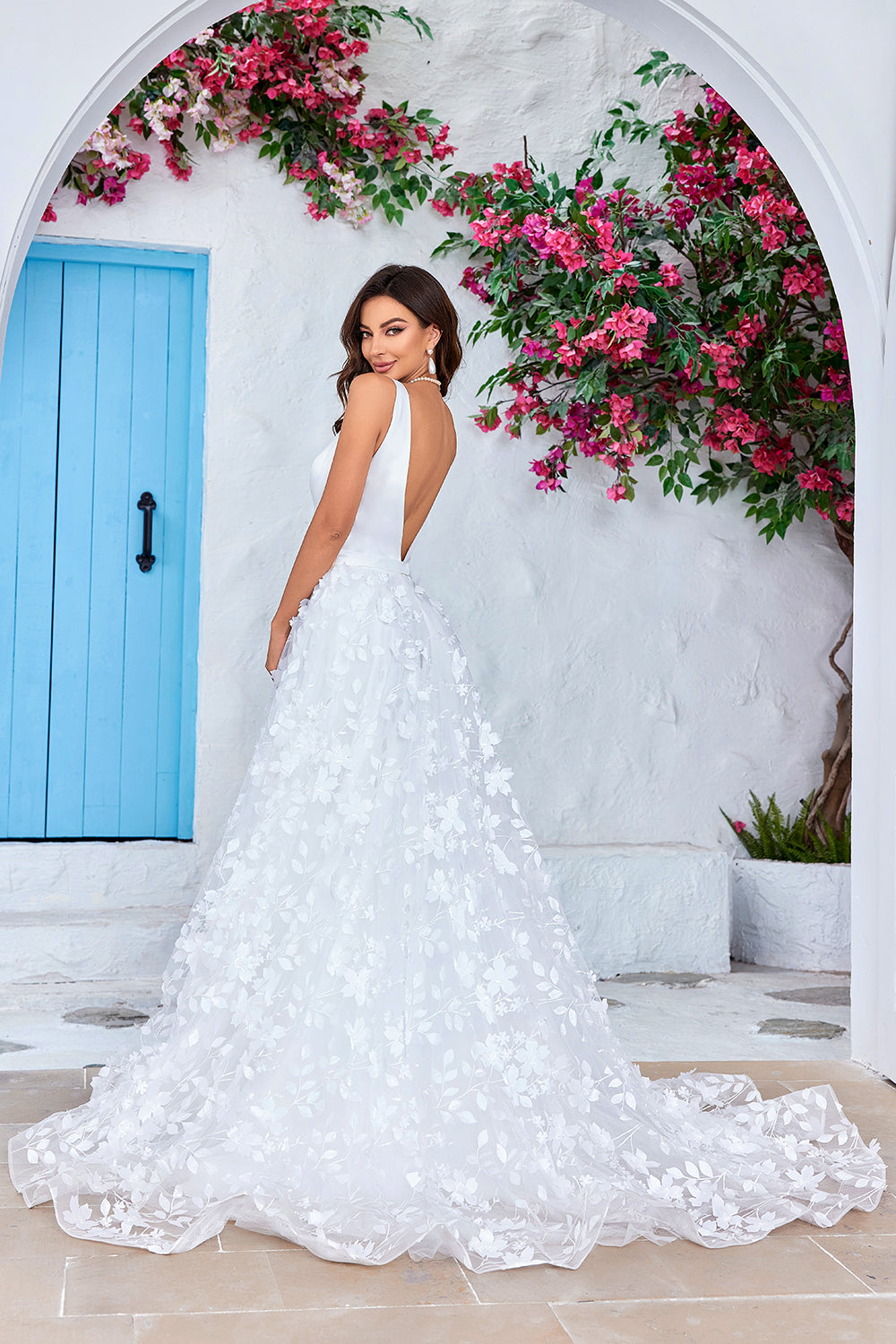 Splendido abito da sposa lungo avorio con scollo a V con fiori 3D