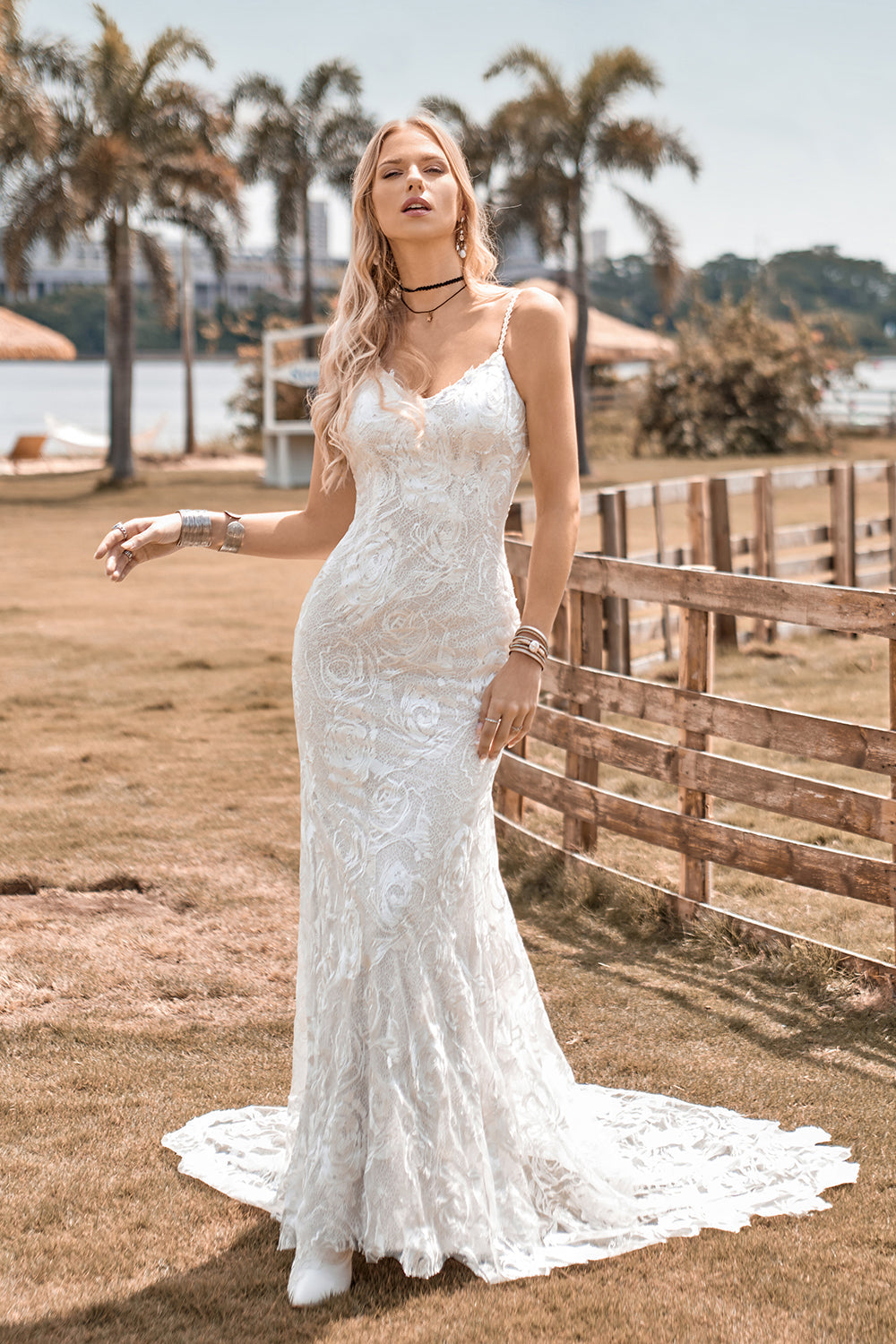 Affascinante sirena Spaghetti Cinghie Pizzo Avorio Abito da sposa con Sweep Train