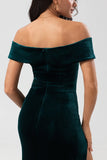 Epitome di Romance Mermaid Off the Shoulder Pavone Green Velvet Bridesmaid Dress