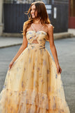 Giallo A-Line Halter plissettato Tulle Tiered Long Prom Dress con ricamo