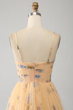 Giallo A-Line Halter plissettato Tulle Tiered Prom Dress con ricamo
