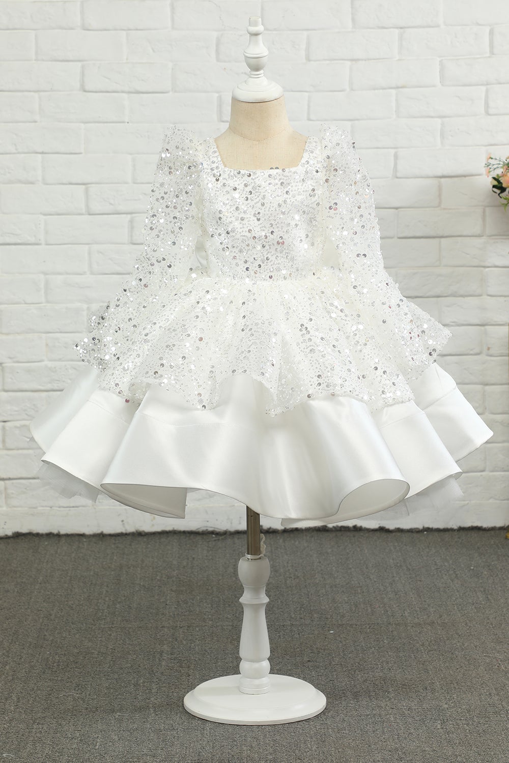 Paillettes Avorio Flower Girl Dress con Fiocco