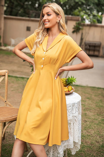 Abito vintage giallo elegante con scollo a V