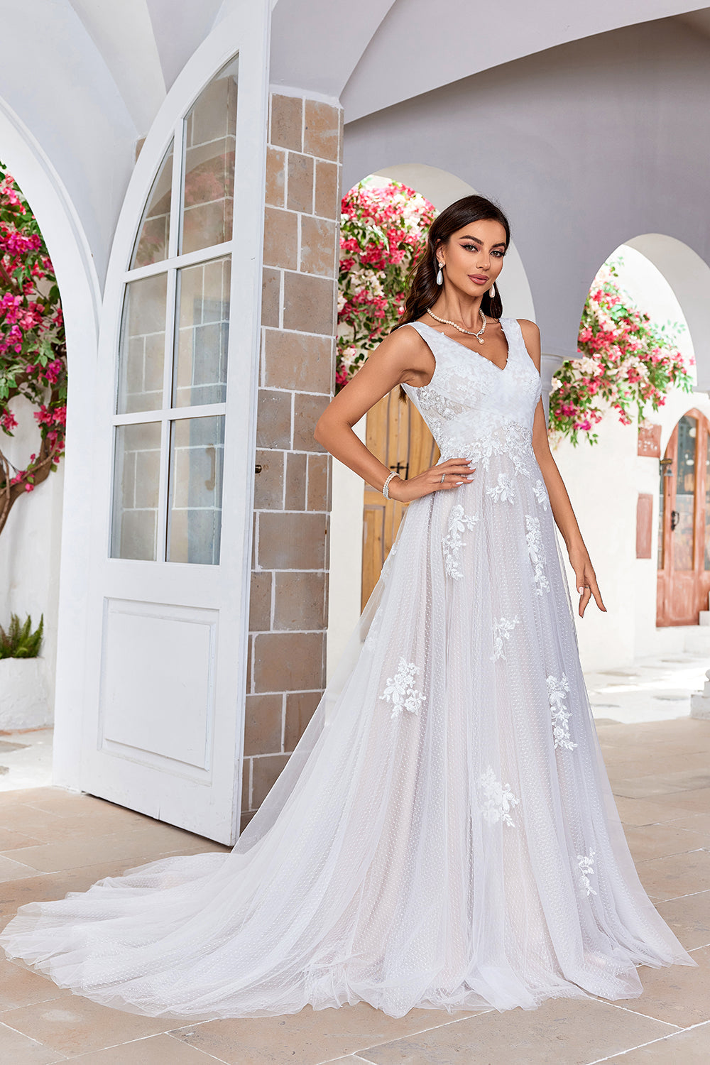 Abito da sposa linea A in tulle color albicocca con pizzo